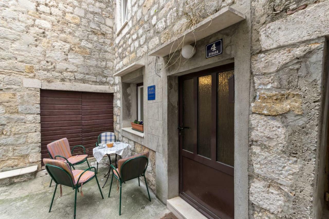 Villa Dalmatinska Kuca Blanka Kaštela Exterior foto